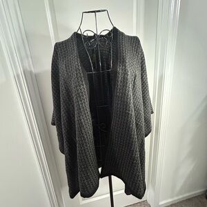 FRAAS 100% Acrylic‎ Wrap NWT